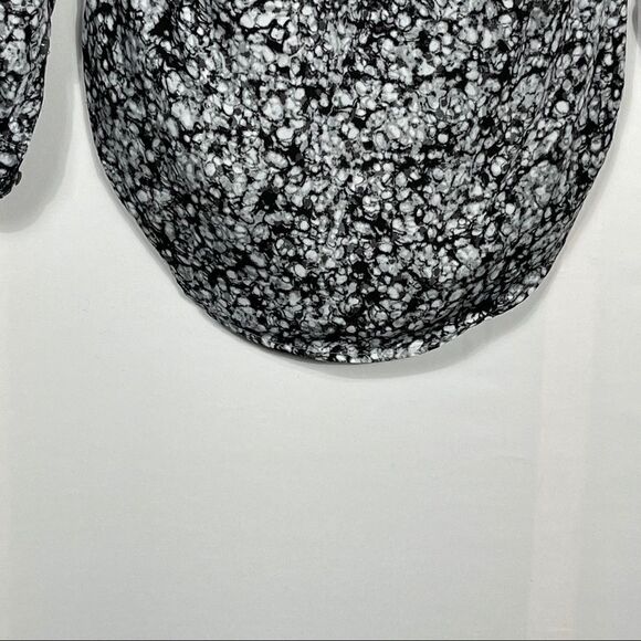 Daisy Fuentes Long Sleeve Black and White Blouse - Picture 8 of 12